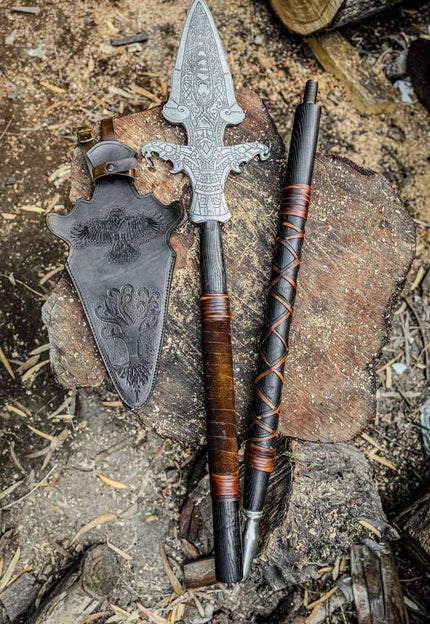 <strong>Discover the art of customization with our Viking spear featuring Odin's engraving. Handcrafted for historical accuracy and excellence.</strong>