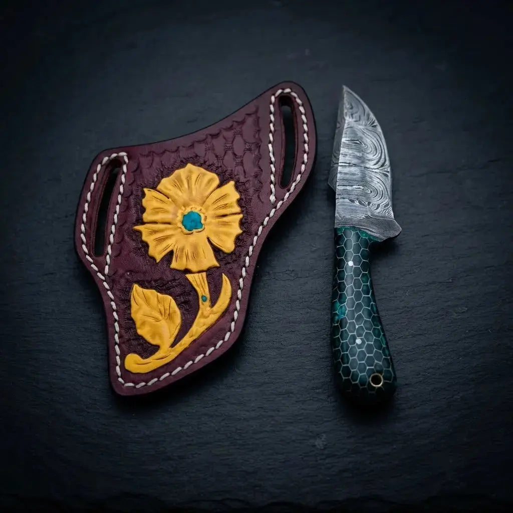 High-carbon Damascus steel western knife and Texas flag leather sheath
