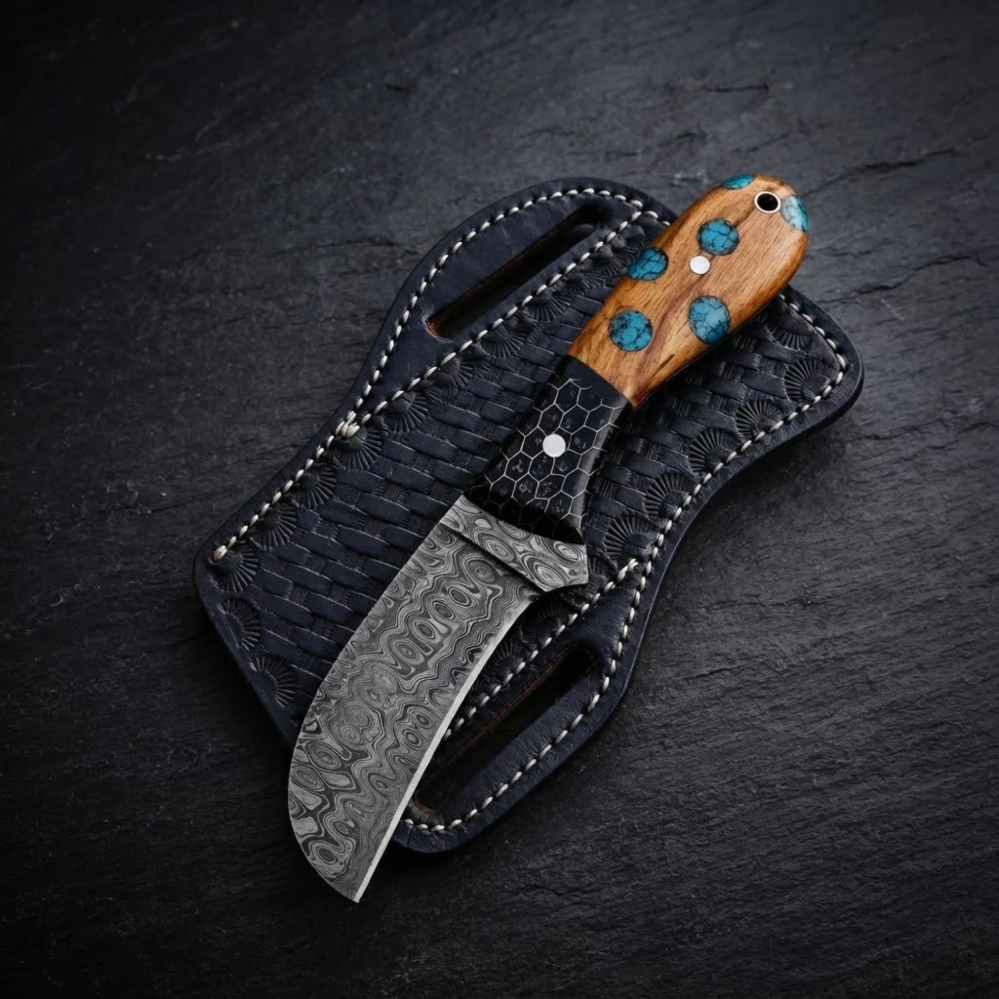 Hand-forged Damascus curved skinning knife with Cholla Cactus handle – Cholla Cactus wood handle close-up