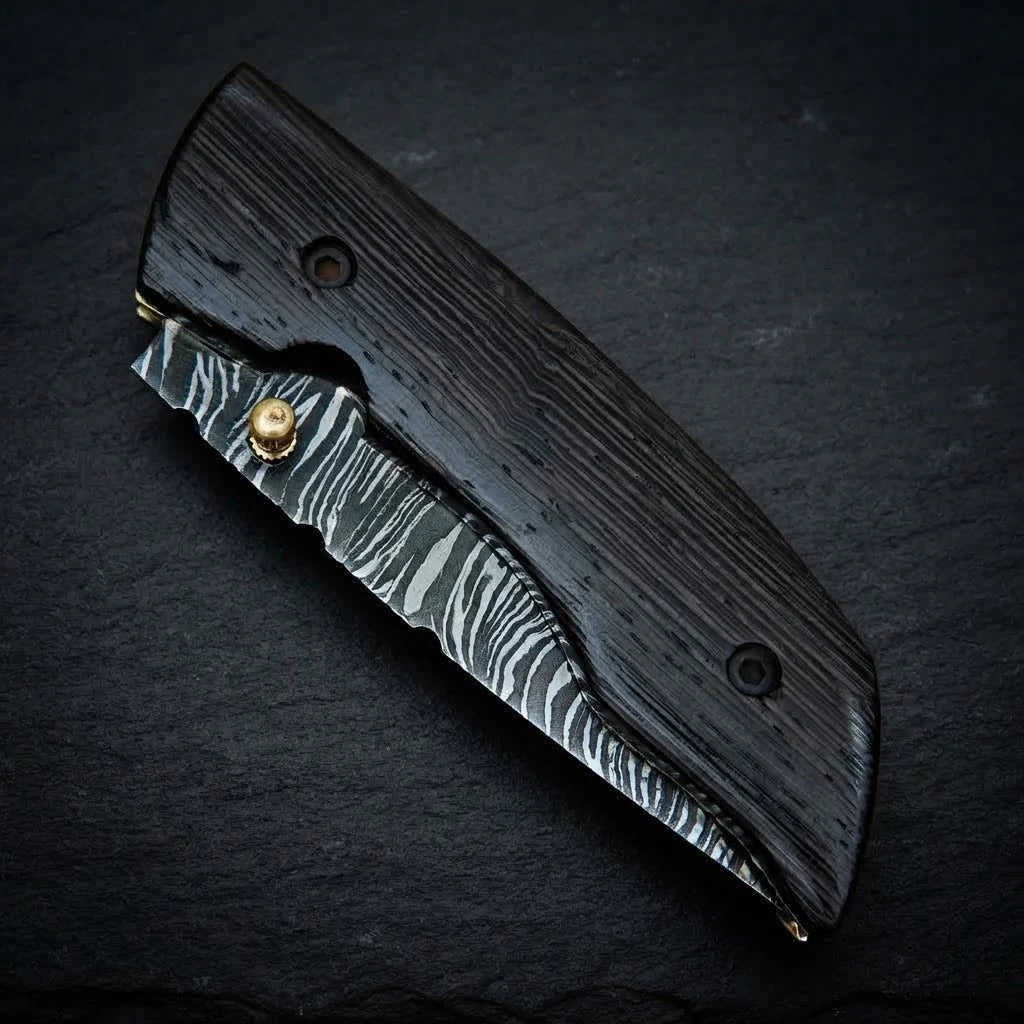 Wenge wood handle and Damascus bolster detail