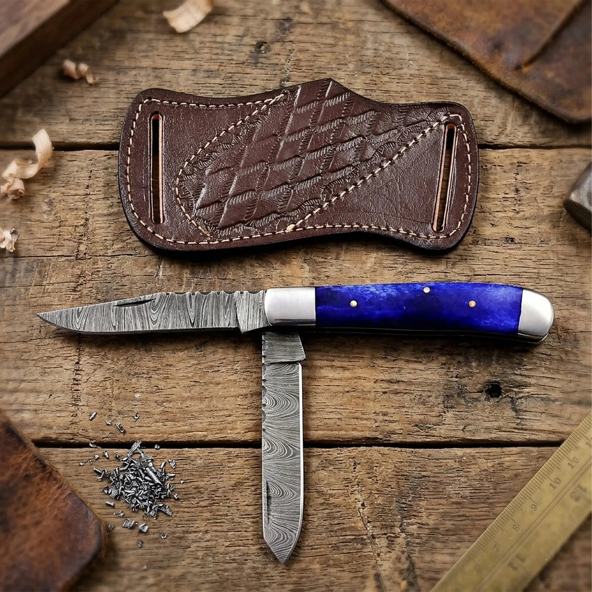 Handmade Damascus steel pocket knife with mediterranean blue bone handle - blade and Damascus steel pattern close-up