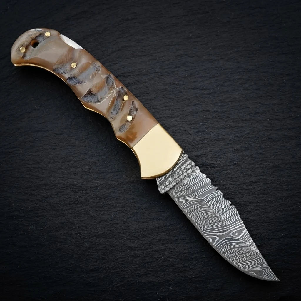 Damascus EDC folding knife with ram horn handle and brass bolster – handle detail