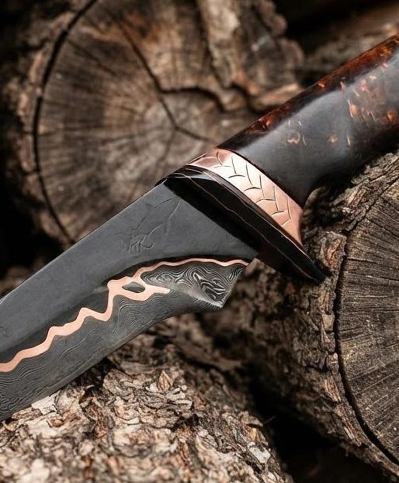 Close-up of the copper inlay Damascus steel blade pattern
