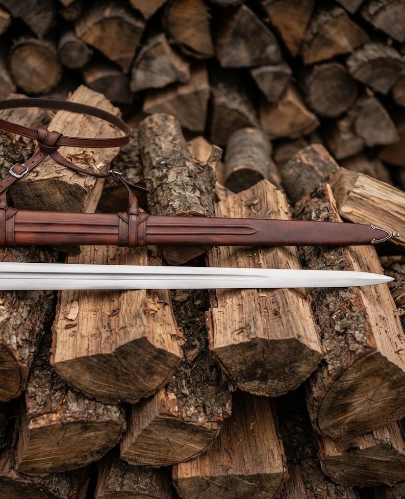 Full length view of the Fantasy Ranger sword